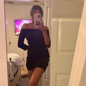 Off The Shoulder Mini Dress (Black)